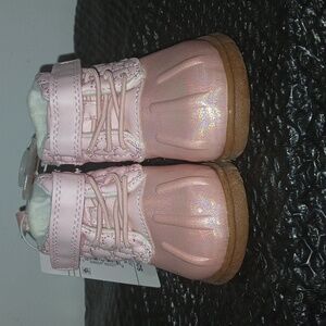 NWT Iridescent Pink Snowboots